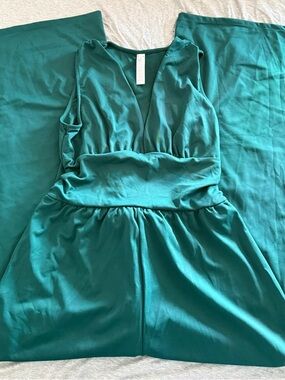 HALARA Green V-Neck Sleeveless Jumpsuit